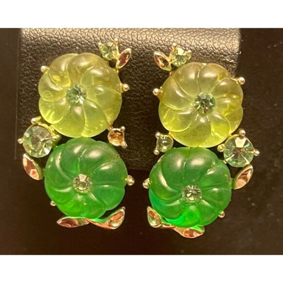 Vintage Lisner Molded Glass Shades Of Green Floral Clip-On Earrings - Picture 6 of 12